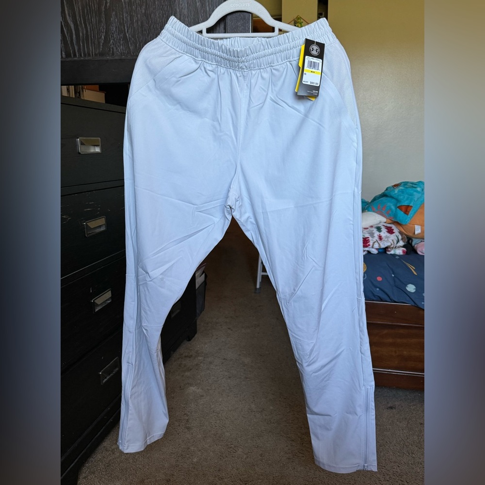 Under Armour Woven Pants - Men’s Medium - NWT